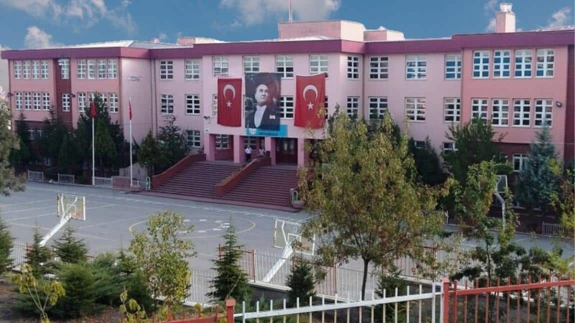 Cumhuriyet Ortaokulu Fotoğrafı