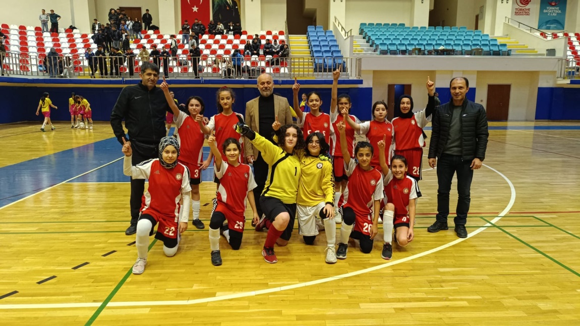 Kız Futsal (Salon Futbolu) Takımımız İlçe 1. oldu.