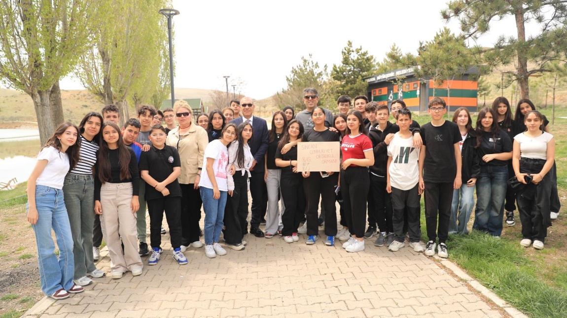 Cumhuriyet Ortaokulu Ormanı oluşturduk